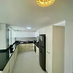 Apartamento amplio - vista Laguito 18c